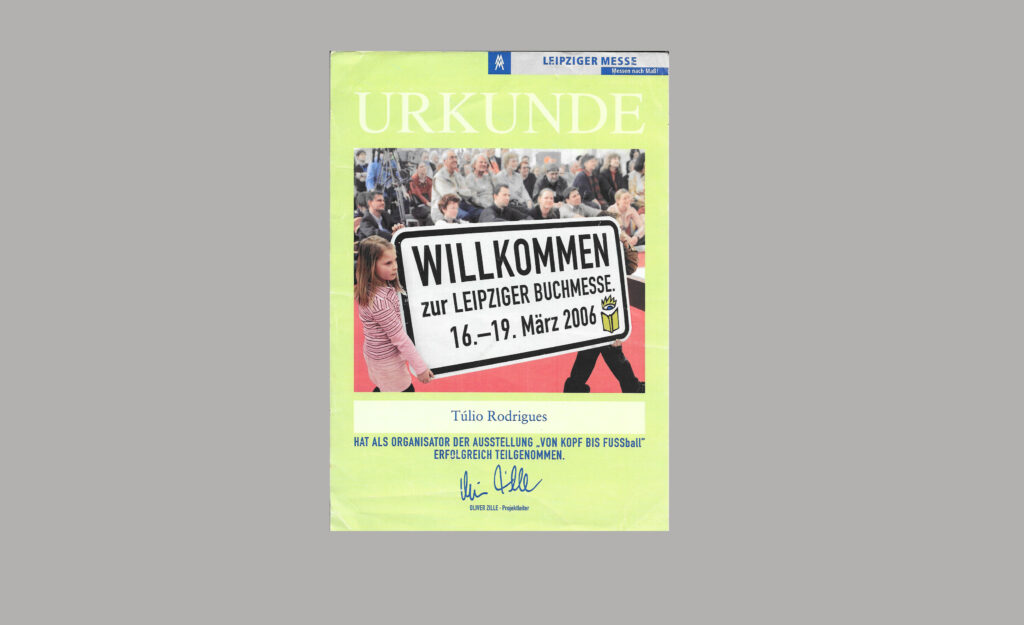 Alemanha- Criador da Instalação Bola da Cabeça ao Pés- Feira Internacional do livro de Leipzieg a